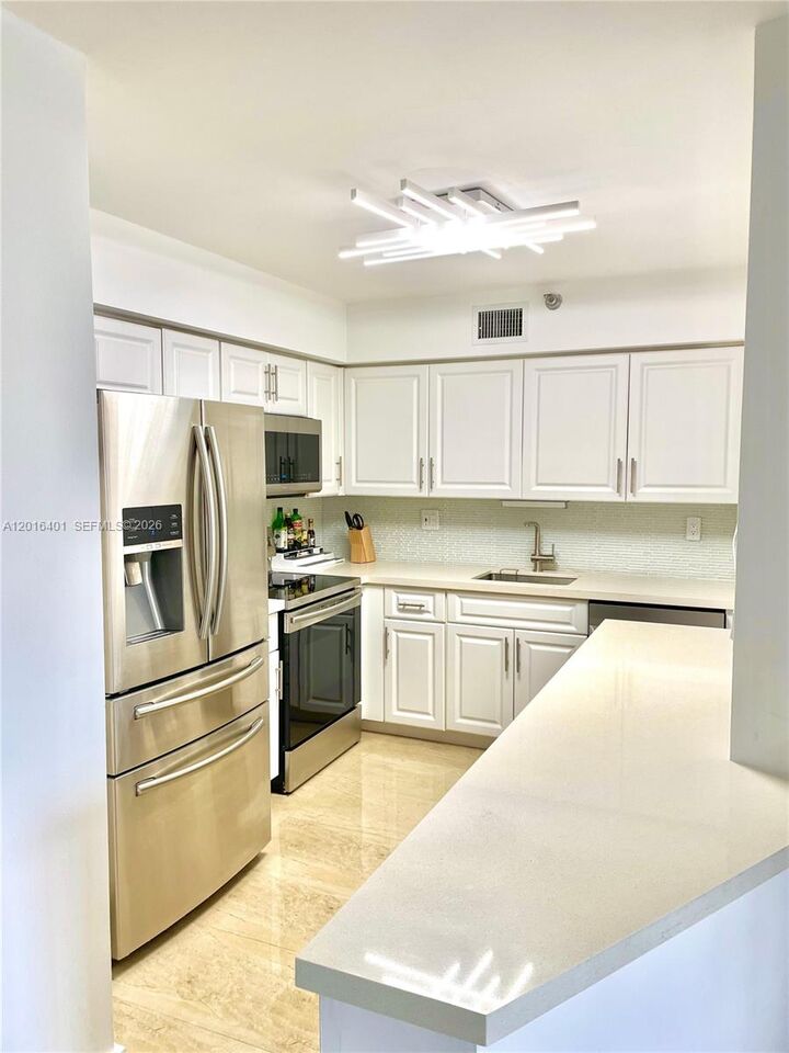 Property Photo: 3400 NE 192nd St 1511 FL 33180