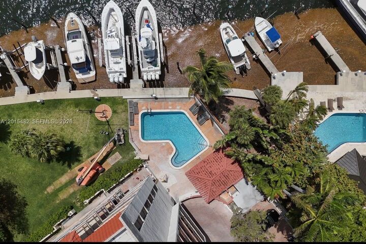 Property Photo:  1632 S Bayshore Ct 202  FL 33133 
