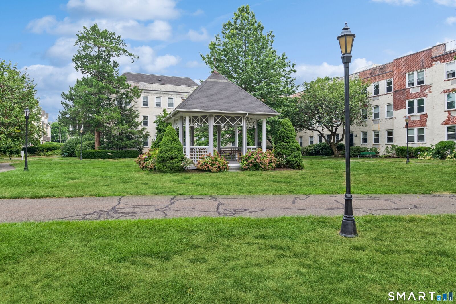 Property Photo: 140 Woodside Green 2B CT 06905