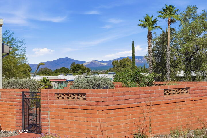 Property Photo:  307 N Calle Del Chancero  AZ 85614 