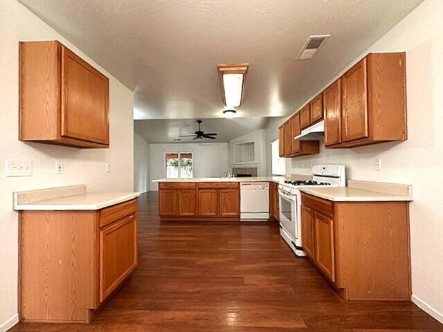 Property Photo:  2863 W Prescott Avenue  CA 93291 