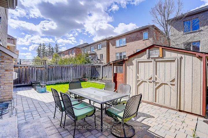 Photo de la propriété:  22 Pelister Drive  ON L6E 0M6 