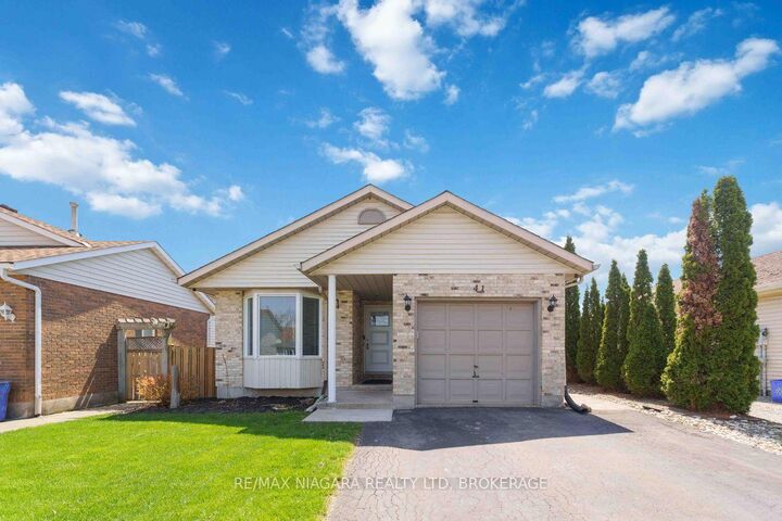 Property Photo: 41 Eastwood Drive ON L3C 6W1