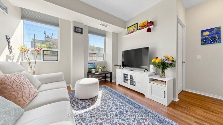 Property Photo: 7398 Yonge Street 107 ON L4J 8J2
