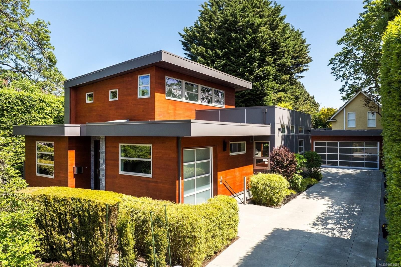 Property Photo:  1395 Hampshire Rd  BC V8S 4T5 