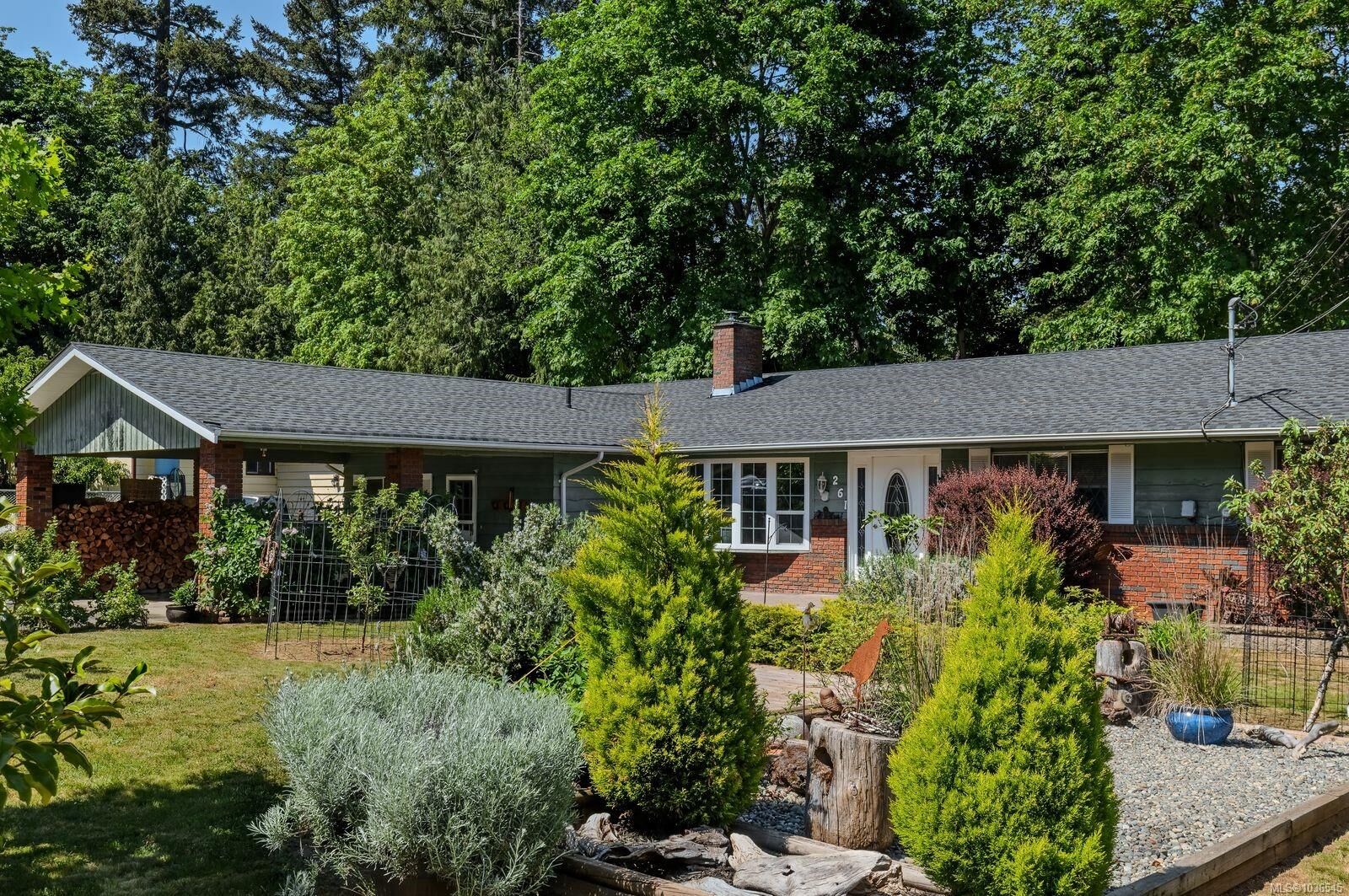 Property Photo:  261 Frankies Pl  BC V9R 6V4 