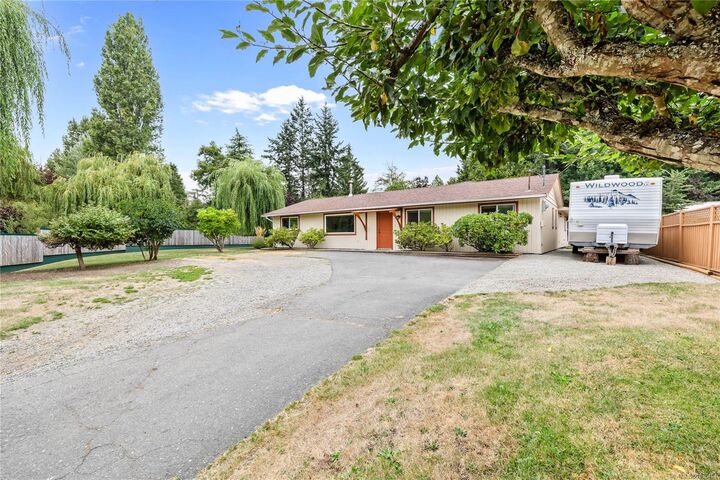 Property Photo:  220 Park Dr  BC V8K 2R6 