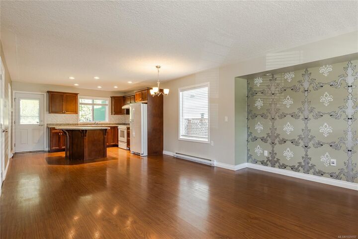 Property Photo:  293 Applegreen Ave  BC V9R 0A7 