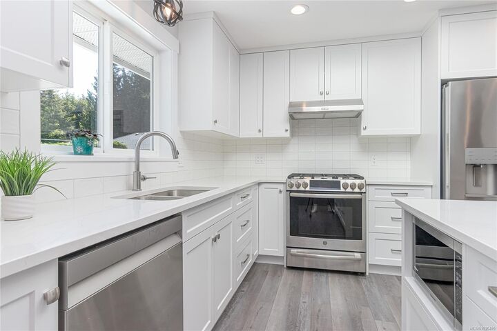 Property Photo:  967 Woodpecker Pl  BC V9P 1T1 