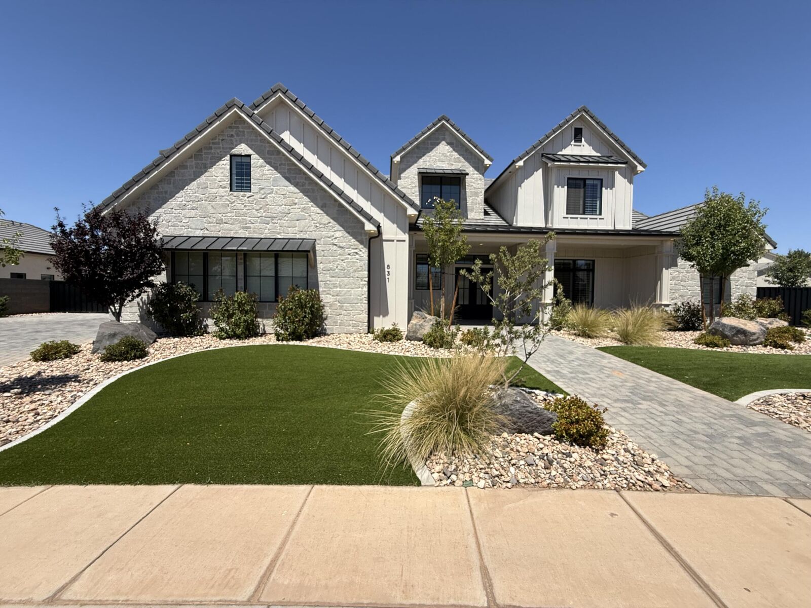 Property Photo:  831 E Queensridge Dr  UT 84780 