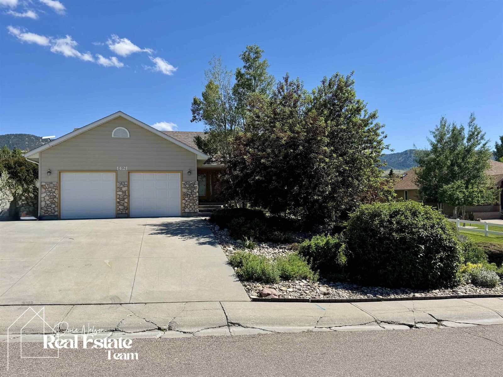 Property Photo: 1421 W 60th Street WY 82601