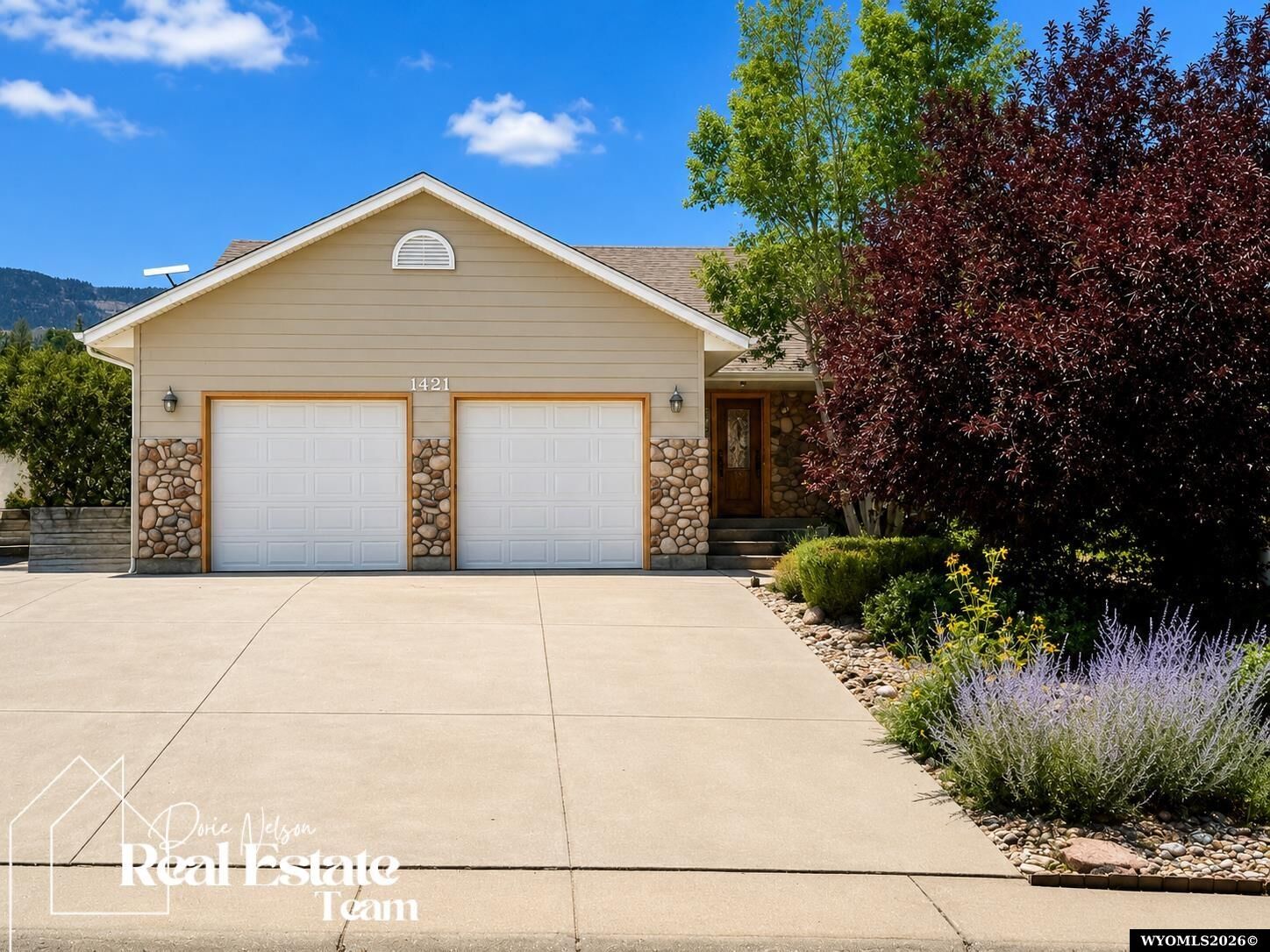 Property Photo: 1421 W 60th Street WY 82601