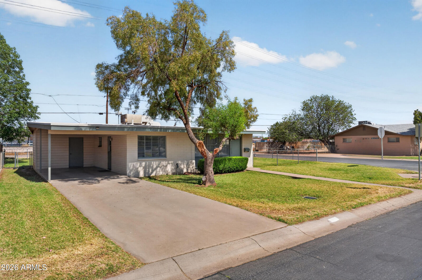 Property Photo: 1613 S Farmer Avenue AZ 85281