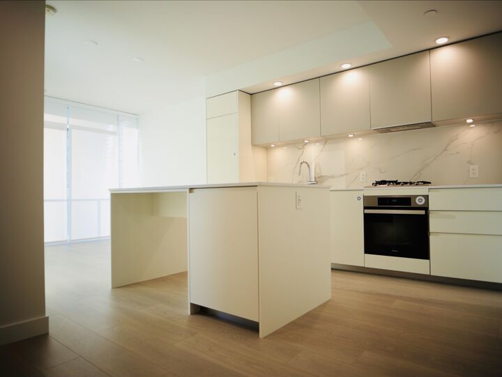 Property Photo: 6537 Telford Avenue 908 BC V5H 0K9