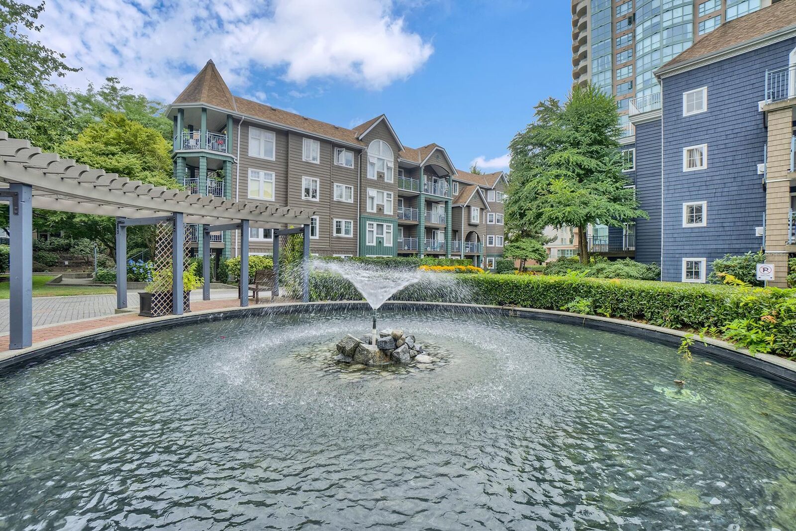 Property Photo:  3085 Primrose Lane 313  BC V3B 7S3 