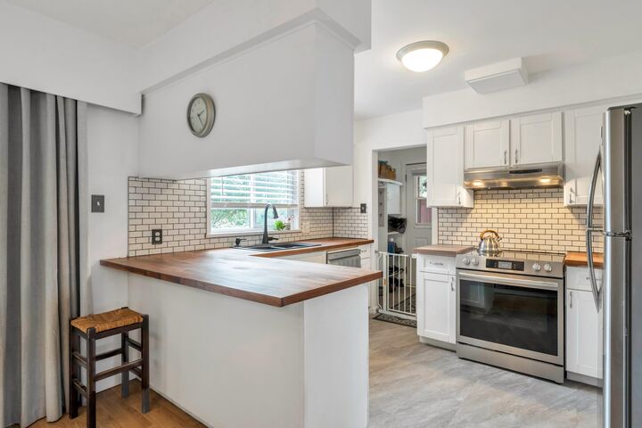 Property Photo: 33318 Holland Avenue BC V2S 1E9