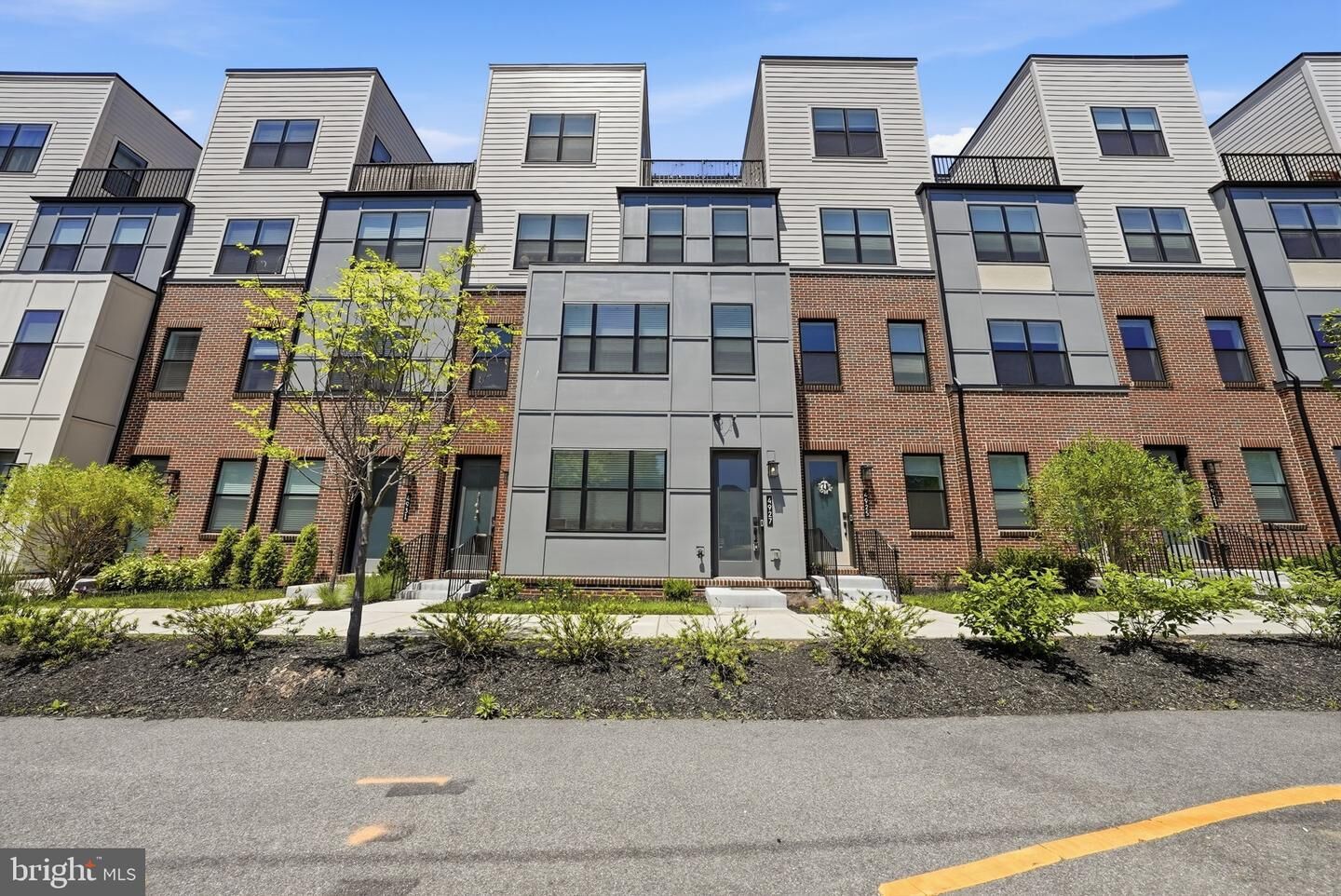 Property Photo: 4927 Eisenhower Ave VA 22304
