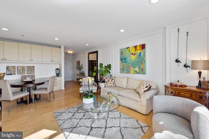 Property Photo:  100 Harborview Drive 1708  MD 21230 