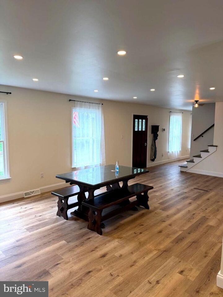 Property Photo:  