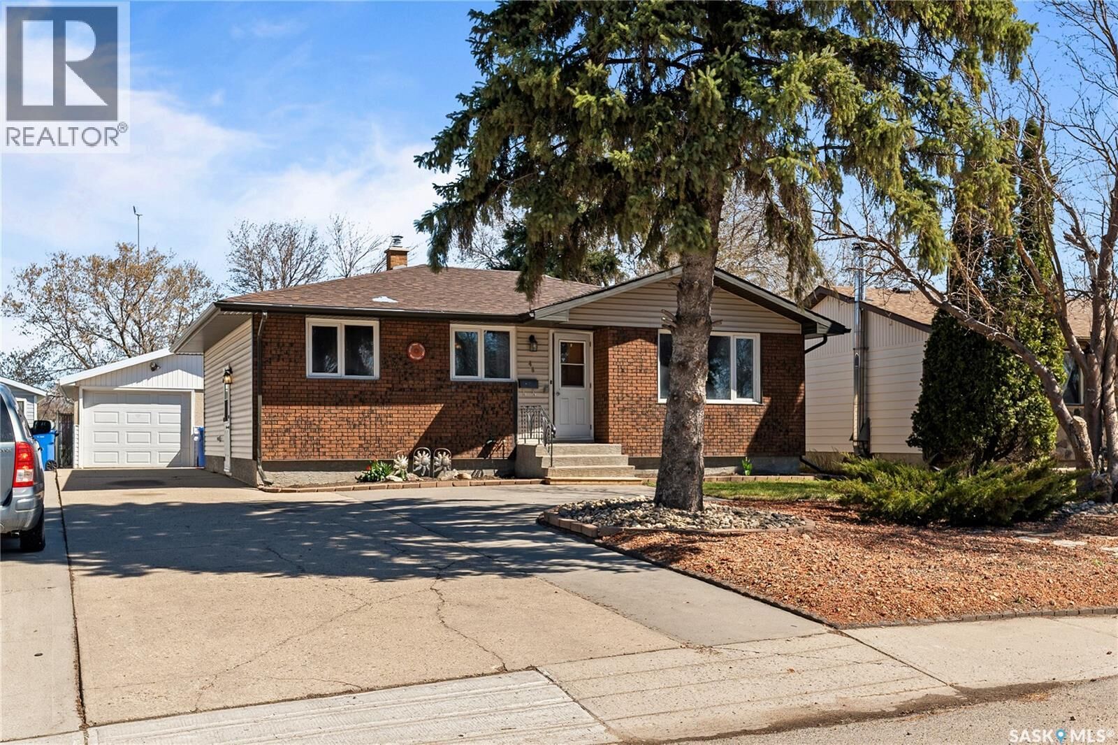 Property Photo:  46 Hammond Road  SK S4R 3C6 