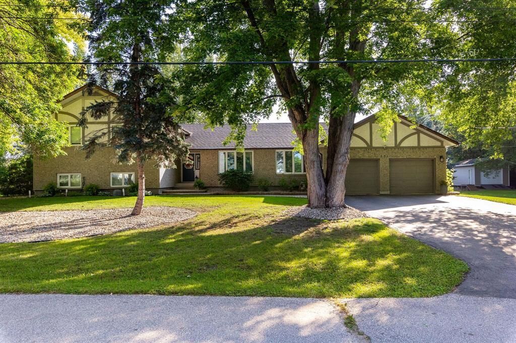 Property Photo:  501 Tessier Street  MB R0A 1V0 