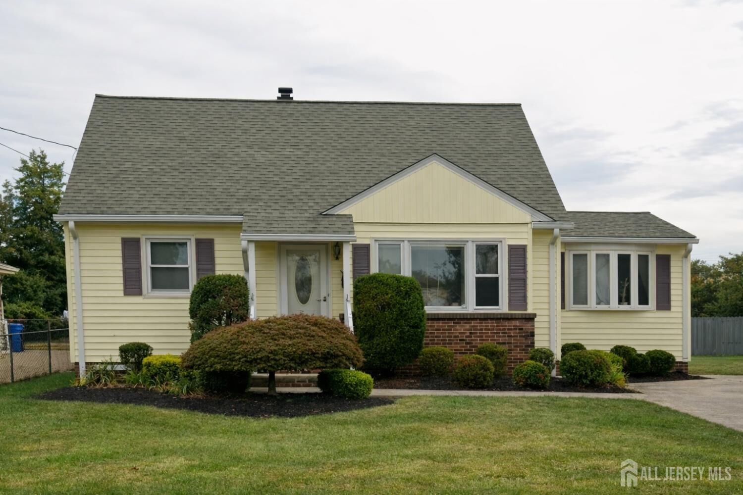 Property Photo:  