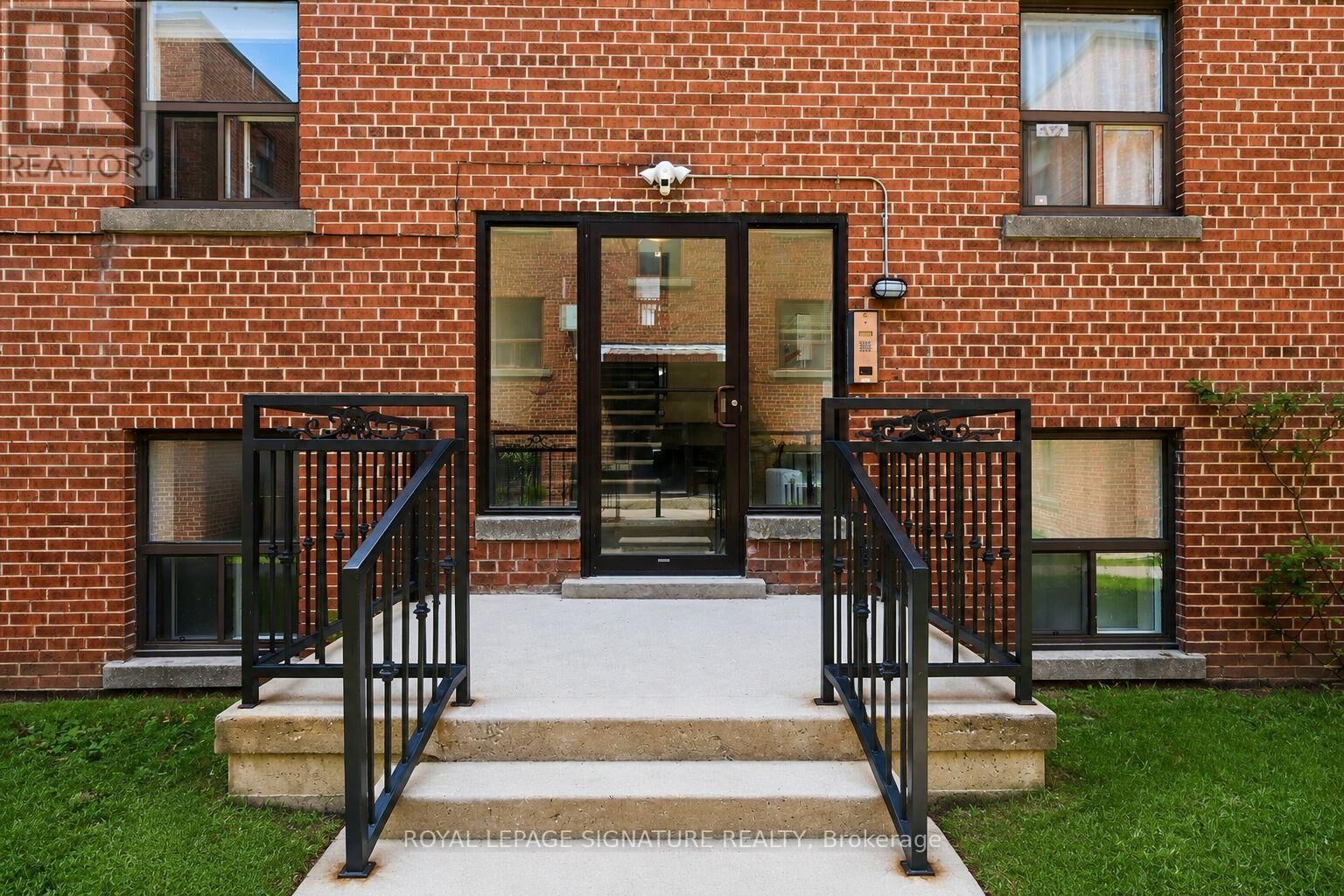 Property Photo:  1000 O'Connor Drive 201  ON M4B 2T3 