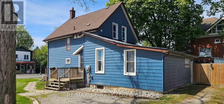 Property Photo:  311 Talbot Street West  ON N5H 1K3 