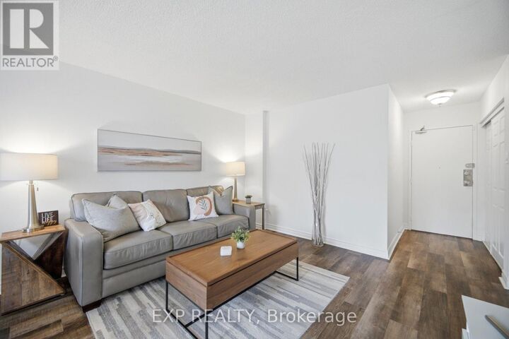 Property Photo:  2001 Bonnymede Drive 48  ON L5J 4H8 