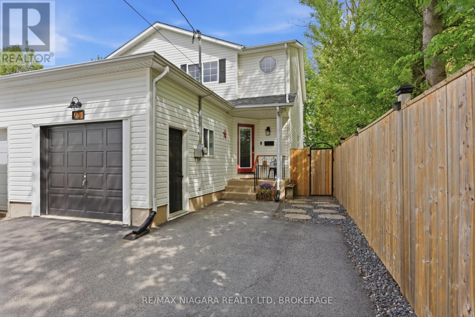 Property Photo:  25 Beverly Street  ON L2P 2J9 