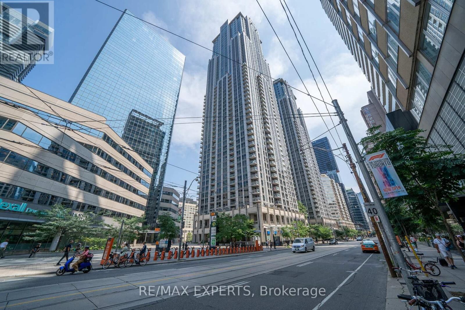 Property Photo:  763 Bay Street 307  ON M5G 2R3 