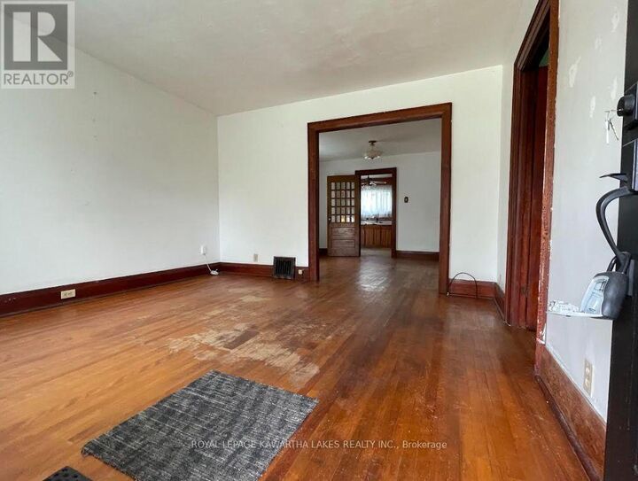 Property Photo:  350 Oshawa Boulevard South  ON L1H 5S4 