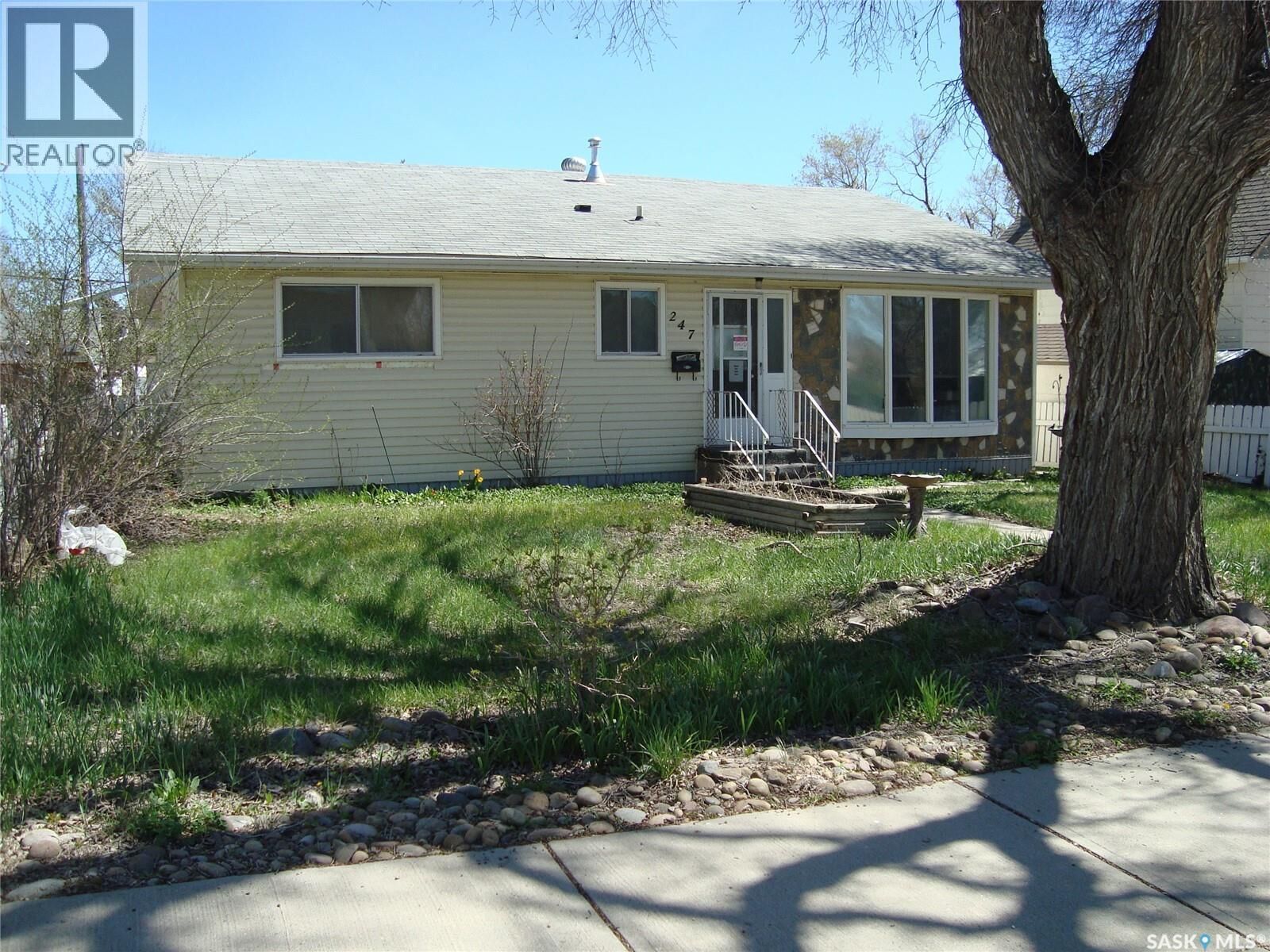 Property Photo:  247 9th Avenue NW  SK S9H 1A6 