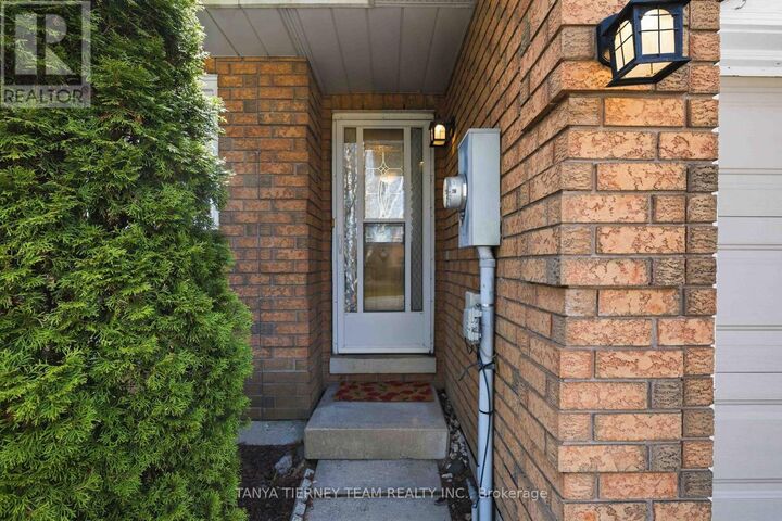 Property Photo:  60 Pidduck Street  ON L1E 2W2 