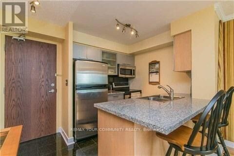 Property Photo:  16 Harrison Garden Boulevard 2005  ON M2N 7J6 