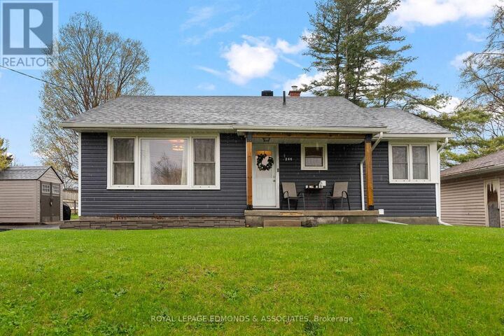 Property Photo:  266 Clemow Avenue  ON K8A 2E4 