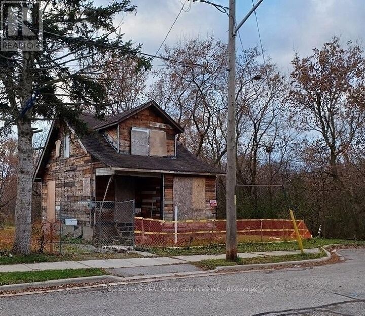 Property Photo:  85 Hall Street  ON L1H 2Y8 