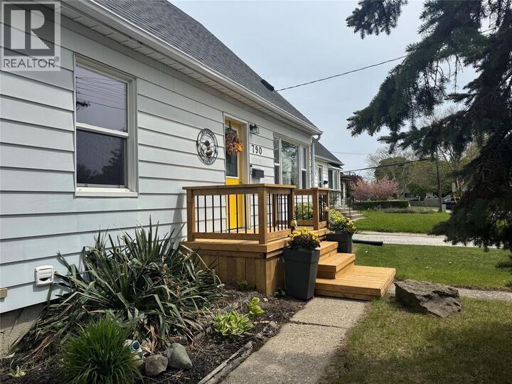 Property Photo:  790 Pineview Avenue  ON N7V 2C8 
