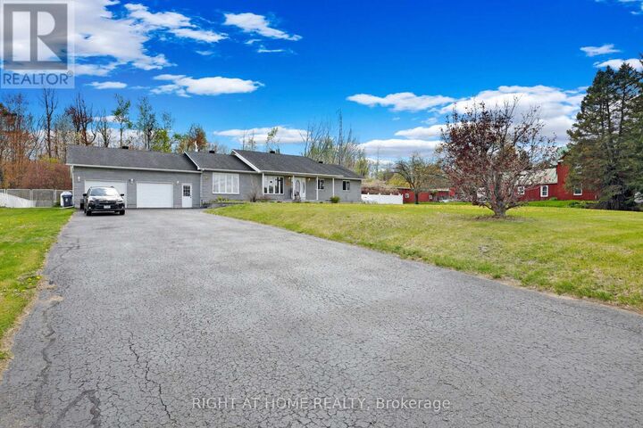 Property Photo:  902 Rue Elizabeth Street  ON K0B 1C0 