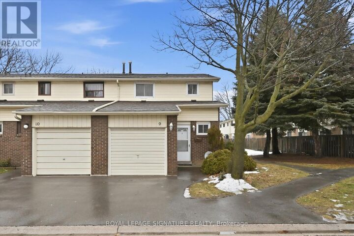 Property Photo:  100 Quigley Road 9  ON L8K 6J1 