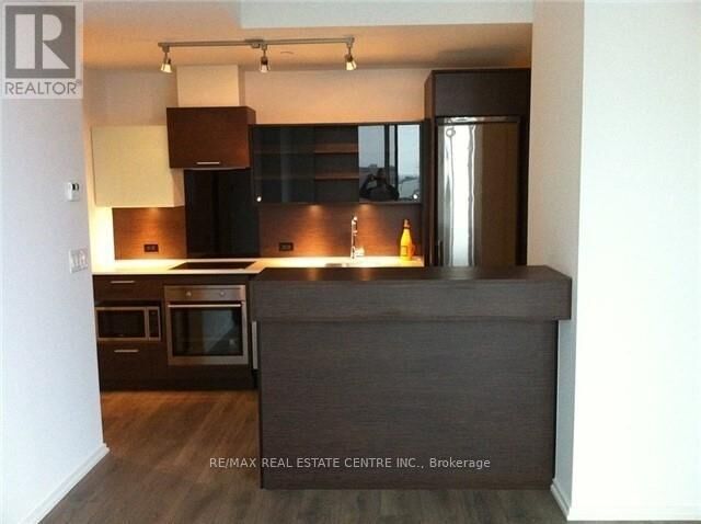 Property Photo:  75 St Nicholas Street 2801  ON M4Y 0A5 