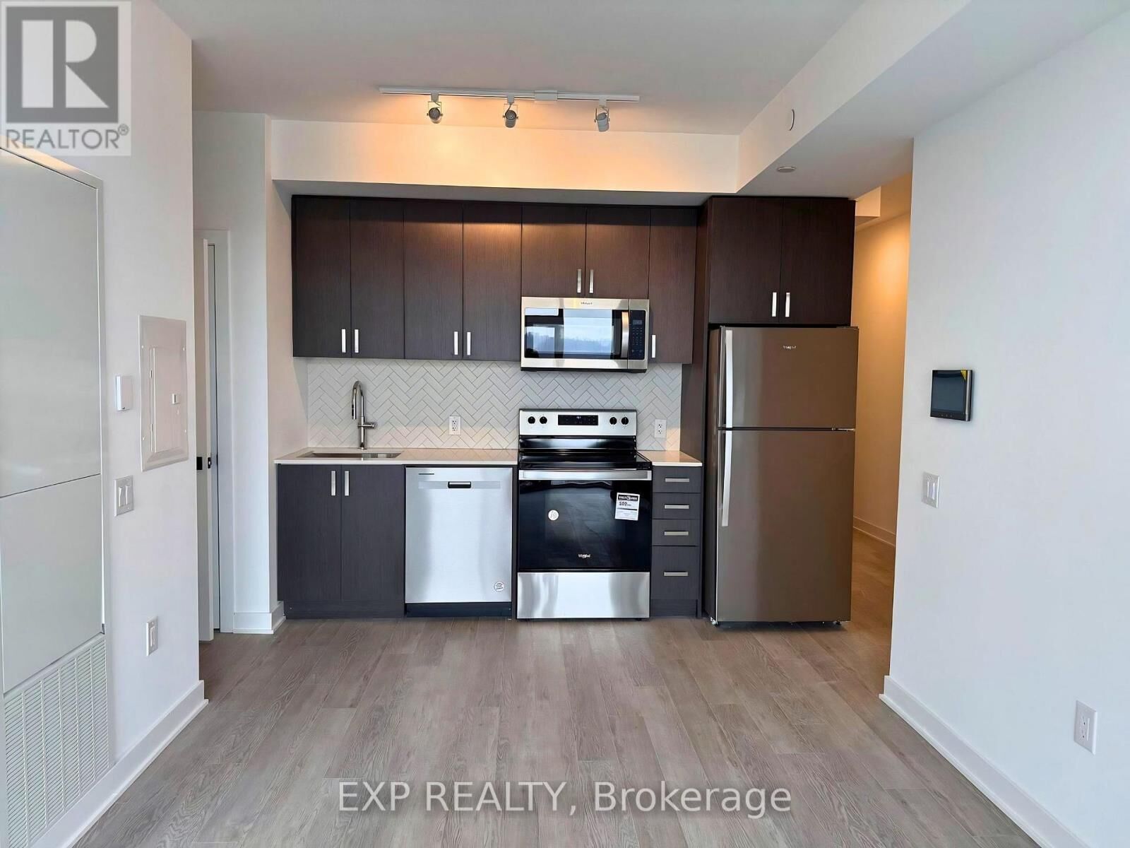 Property Photo:  2782 Barton Street East 1019  ON L8E 0L3 