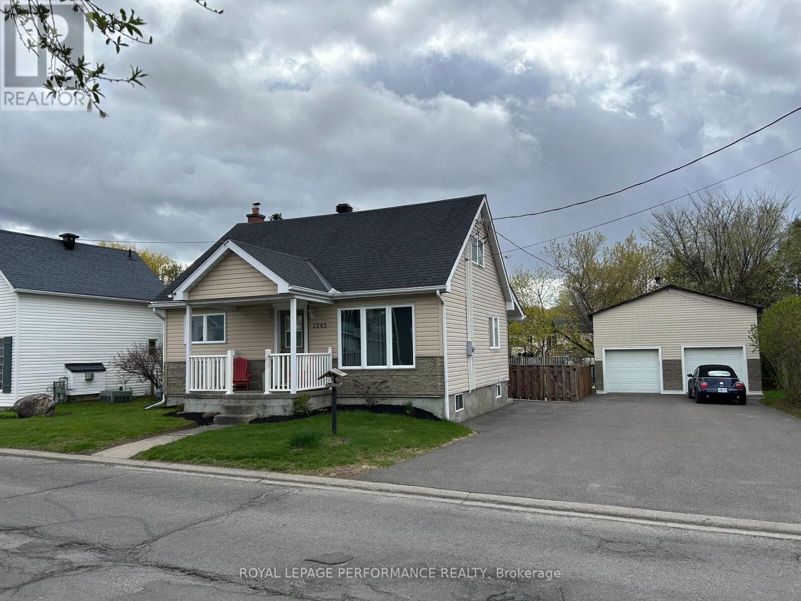 Property Photo:  1245 South Alma Street South  ON K4K 1C5 