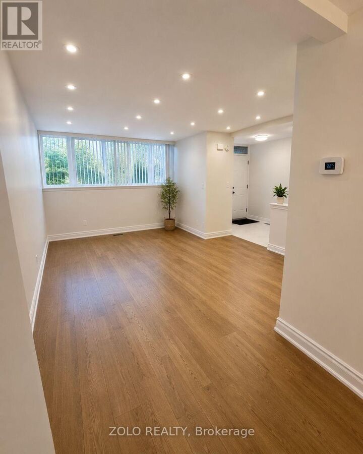 Property Photo:  3250 The Credit Woodlands 16  ON L5C 2J6 