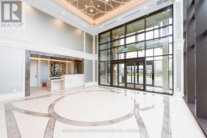 Property Photo:  9085 Jane Street 520  ON L4K 0L8 