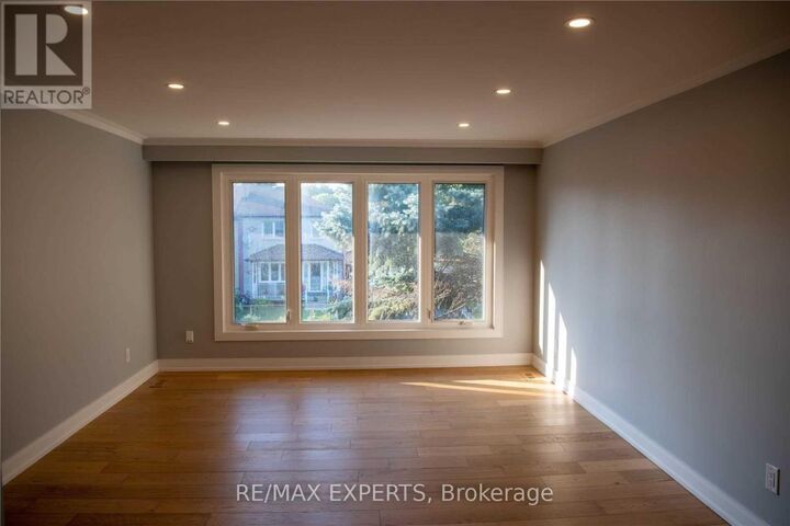 Property Photo:  333 Rimilton Avenue Upper  ON M8W 2E5 