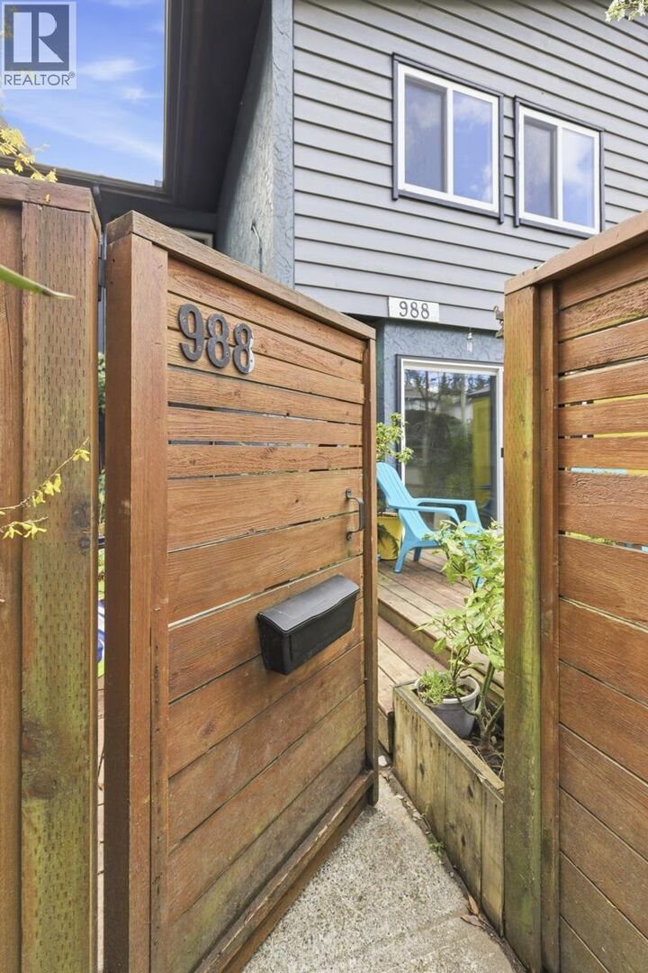 Property Photo:  988 Howie Avenue  BC V3J 1T3 