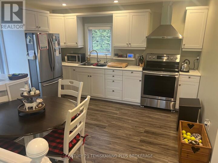 Property Photo:  864153 Uno Park Road  ON P0J 1P0 