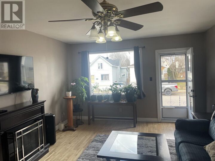 Property Photo:  523 McLaughlin St W  ON P7C 3B4 