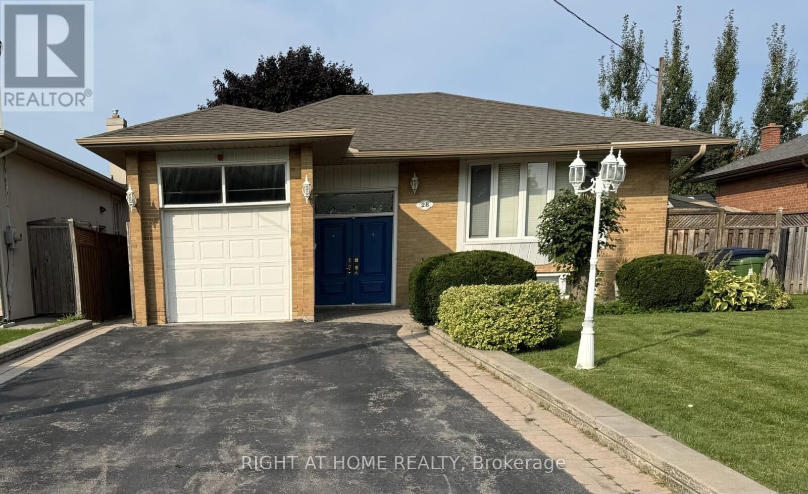 Property Photo:  28 Gorman Park Road Lower  ON M3H 3K4 